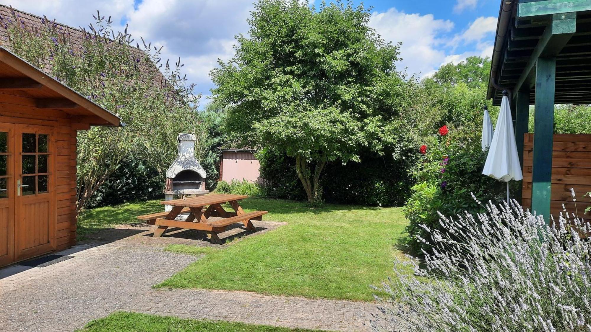 Ferienhaus Sasse Ferienwohnungen Mit Garten & Grill Molschow Exteriér fotografie